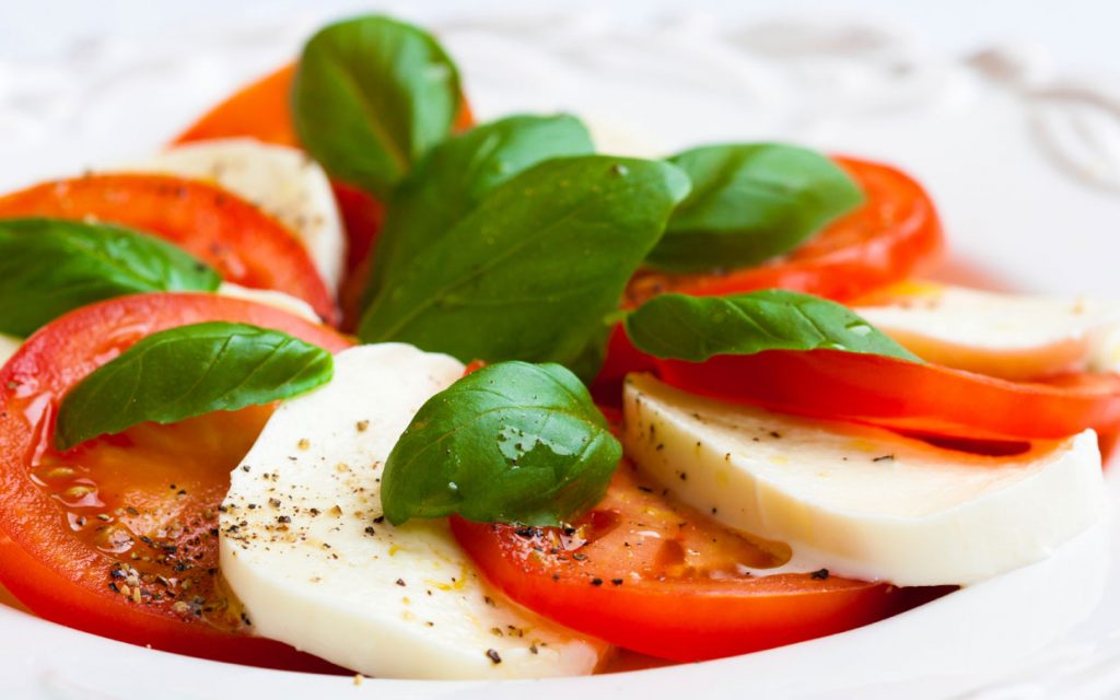 caprese-salad-ftr